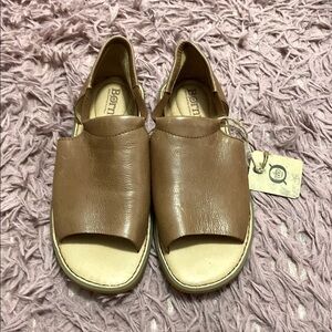 NWT Born Brown Leather Sandals